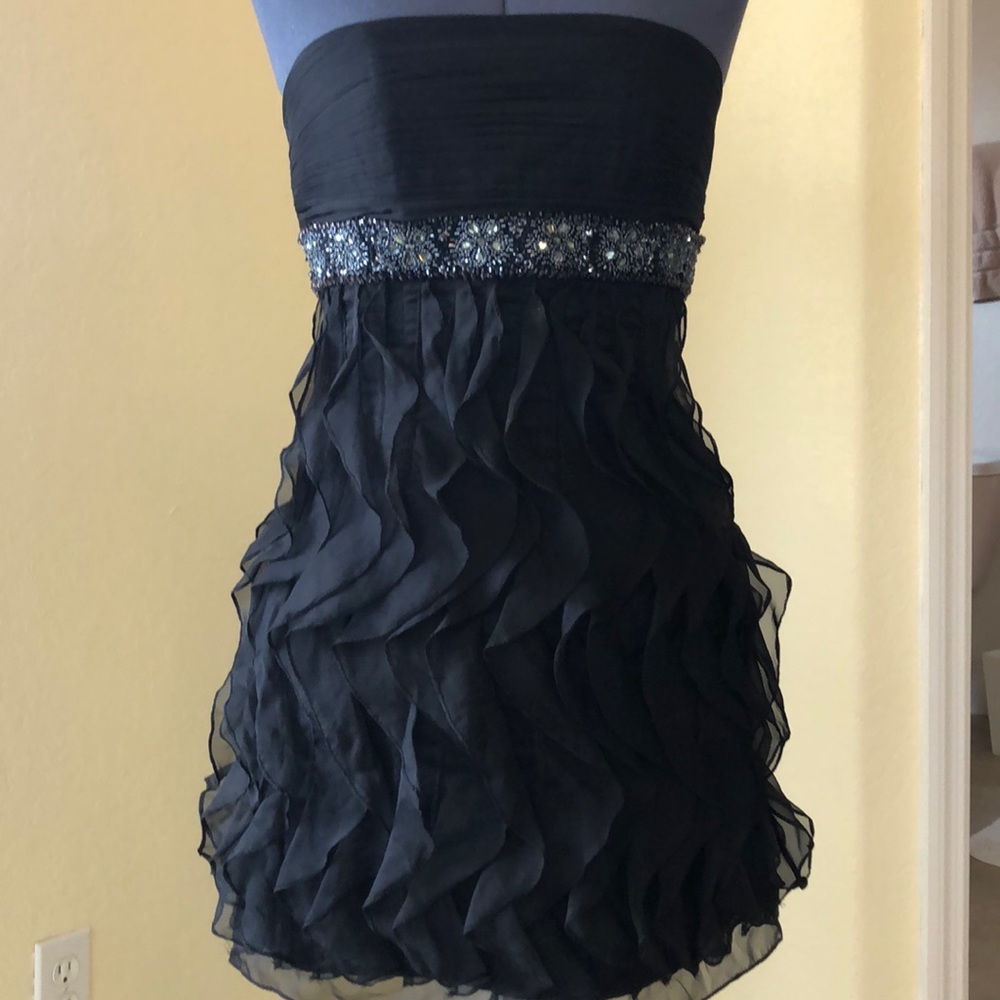 Super cute black mid thigh dress